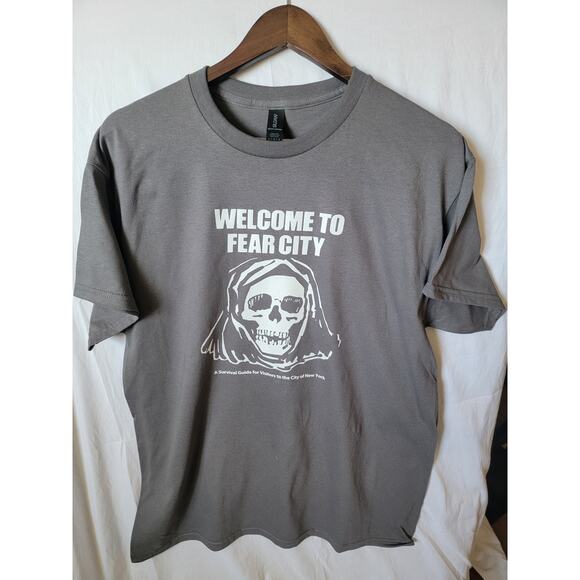 welcome to fear city t shirt size large asphalt gray - Picture 1 of 2